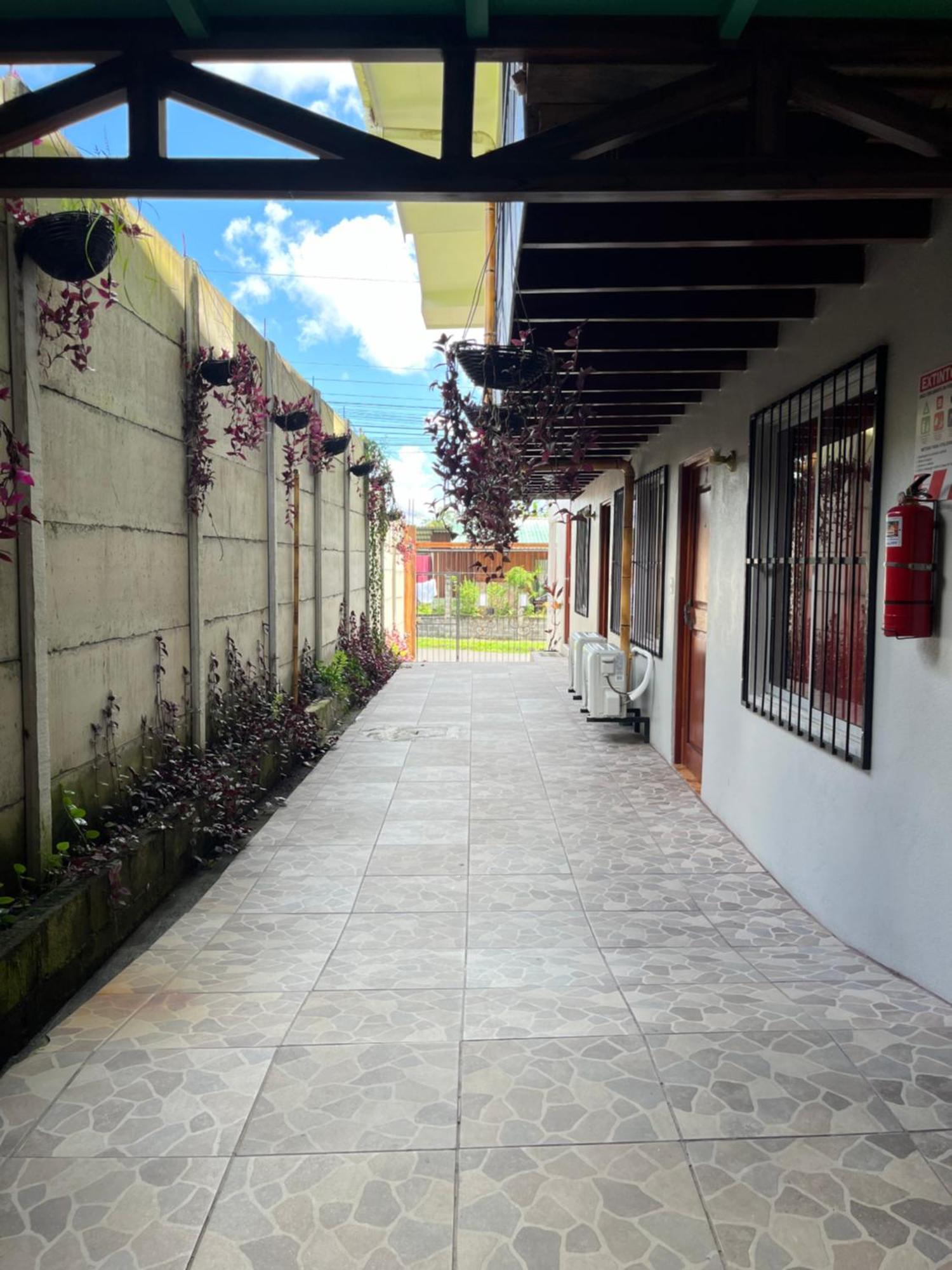 Arenal Sloth Hostel La Fortuna 외부 사진
